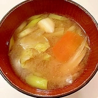 春きゃべつ・長ねぎ・にんじんの味噌汁